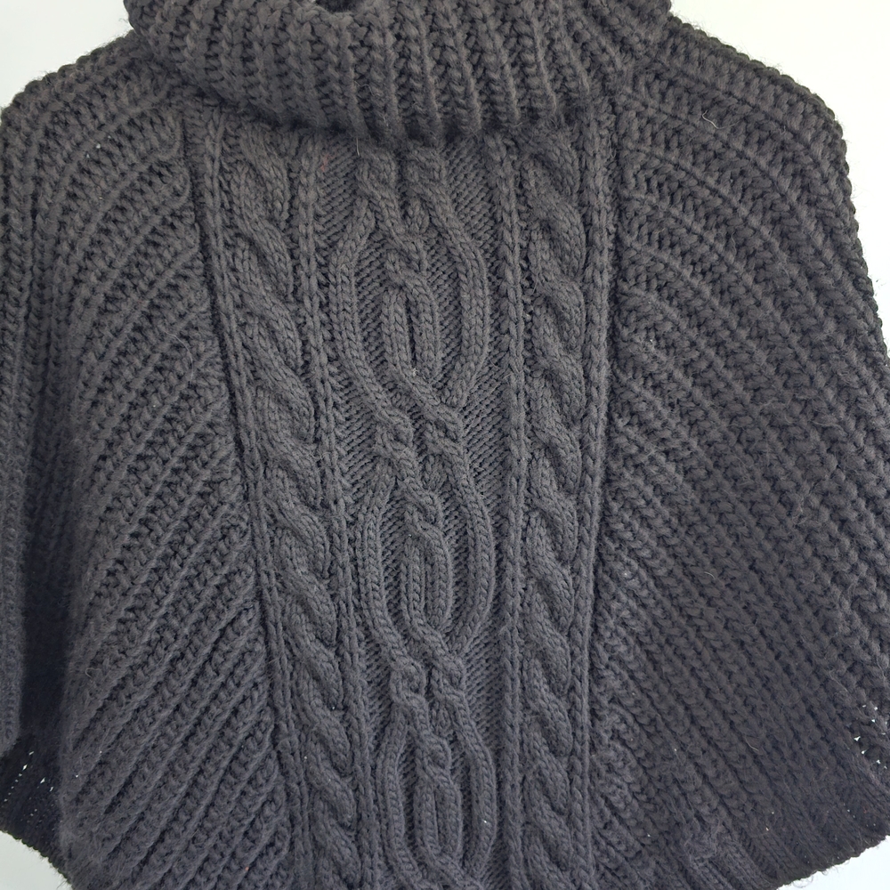 Vizi E Virtu Wool Blend Black Cable Knit Poncho
